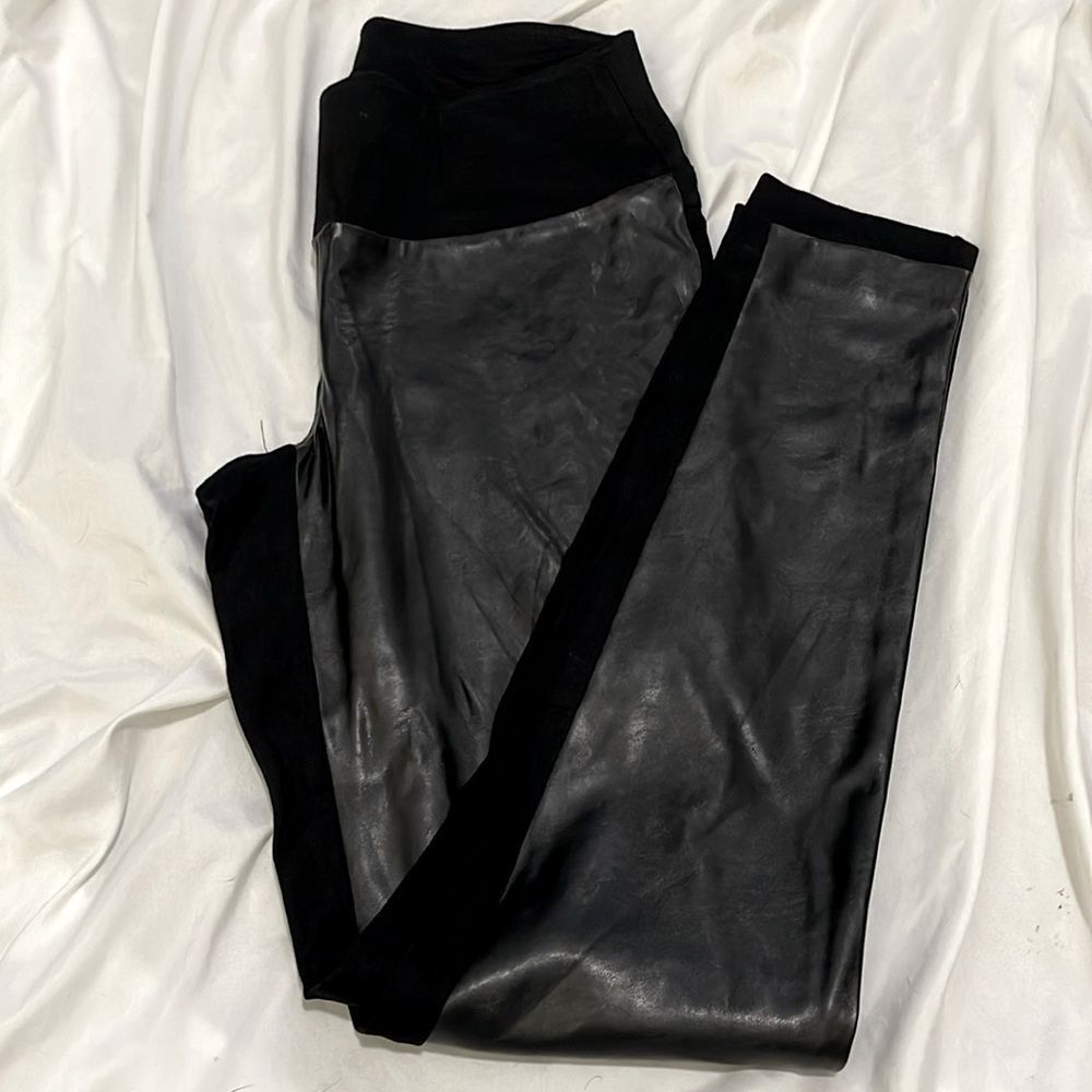 NWT- INC International Concepts- 2 curvy. Front Panel Faux Leather Legging